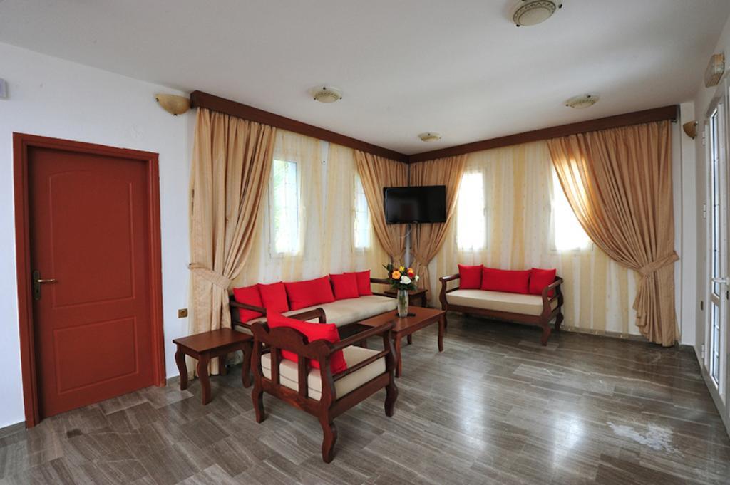 Anna Ageliki Aparthotel ดัมโนนี ภายนอก รูปภาพ